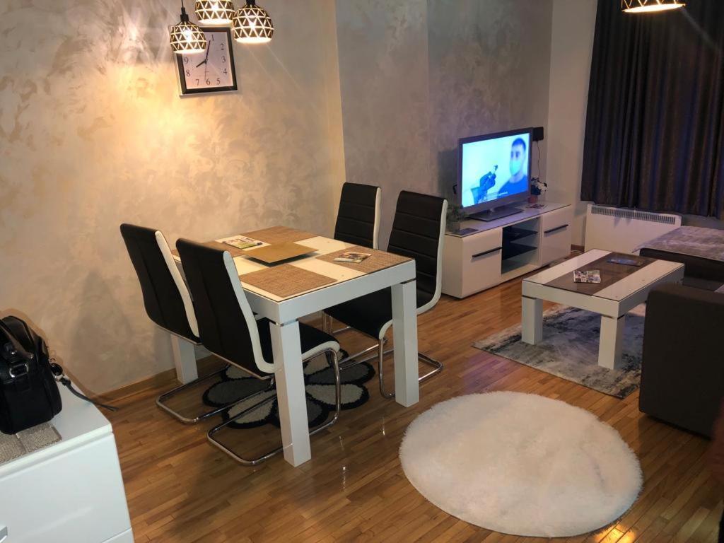 Apartman Kraljevi Cardaci Sadikovic Sa Garazom Kopaonik Eksteriør billede